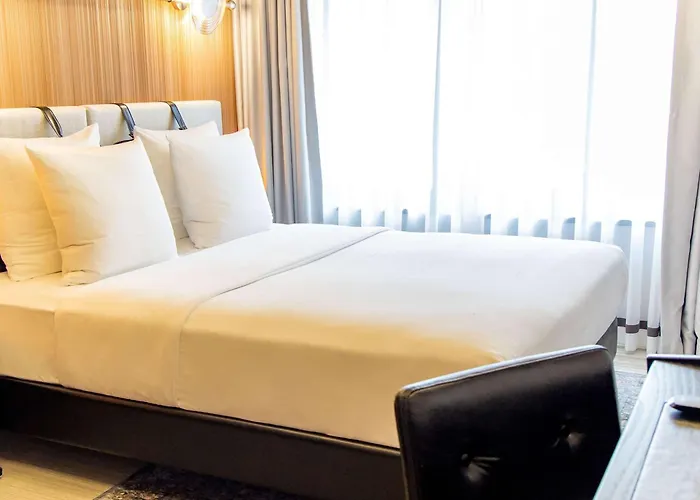 Muze Hotel Dusseldorf - Handwritten Collection